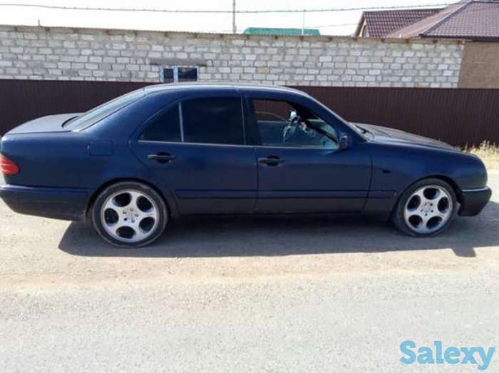 Mercedes e230, фотография 1