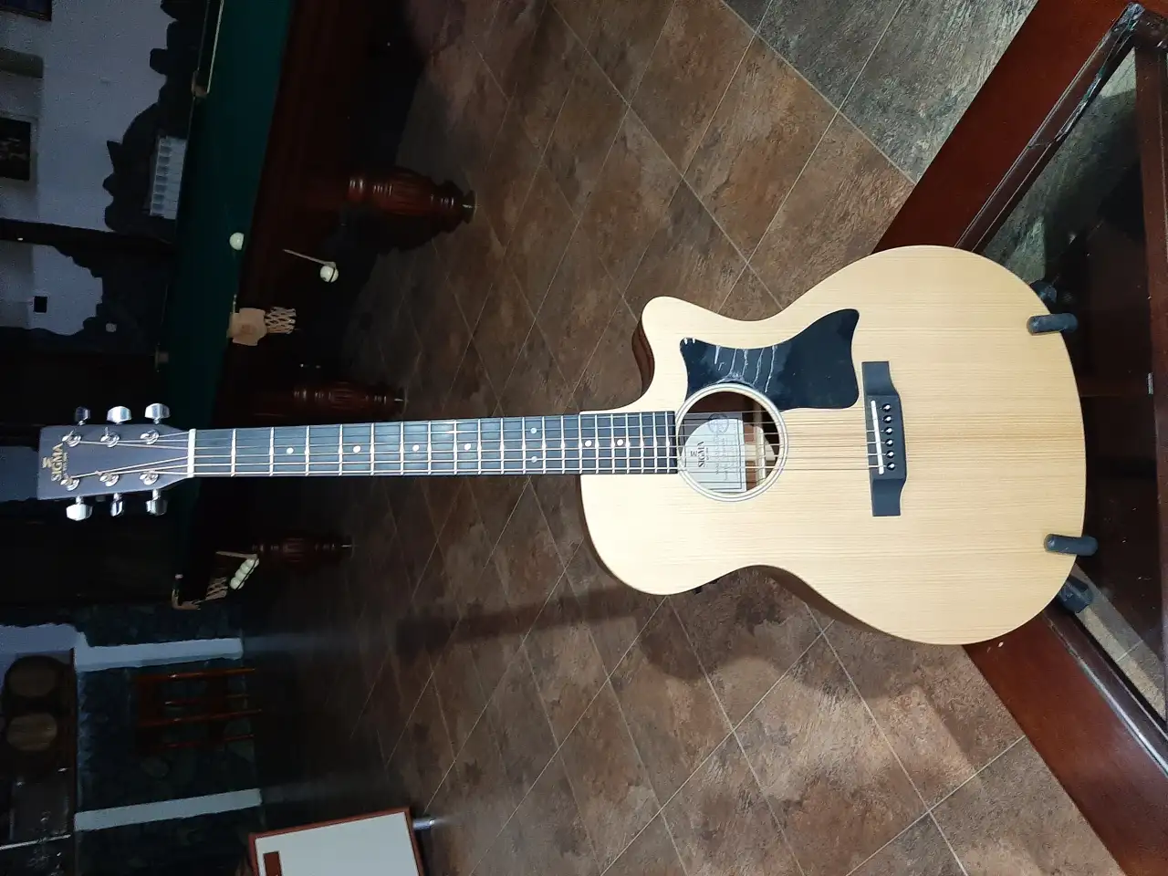 Продам электроакустическую гитару, гитарный комбоусилитель, беспроводную акустическую систему, микрофонную стойку с микр, фотография 1