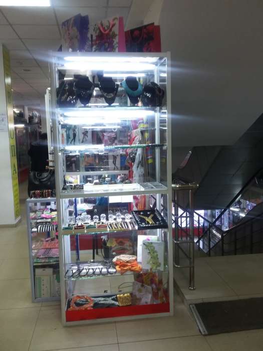 Срочно продам стеклянные витрины с освещением, фотография 2