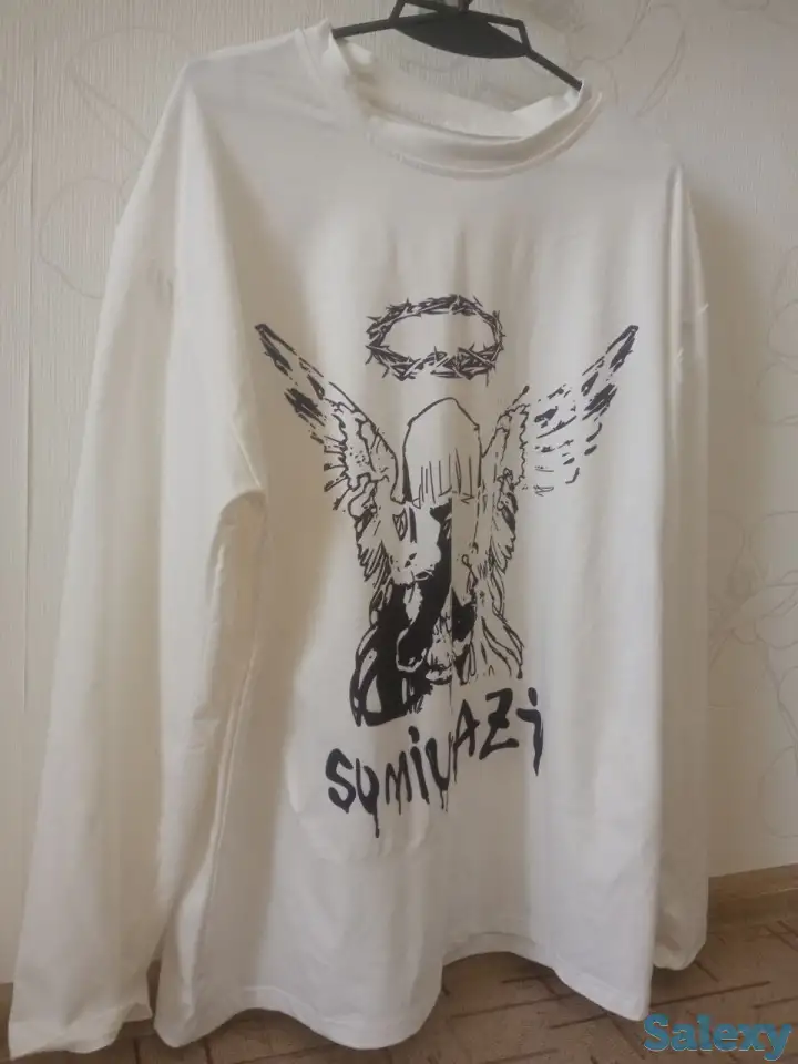 Продам лонгслив с черно-белым рисунком ангела, фотография 3