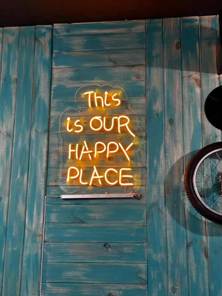 Неоновые вывески, фотография 1