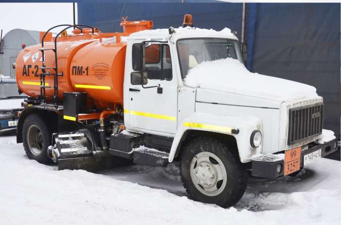 Автогудронатор АГ-2,5 с цистерной для дозаправки катков, фотография 6