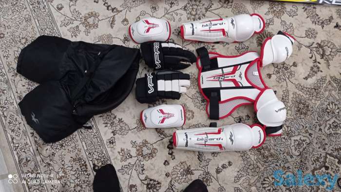 Продам срочно новые хоккейные клюшки и экипировки, фотография 8