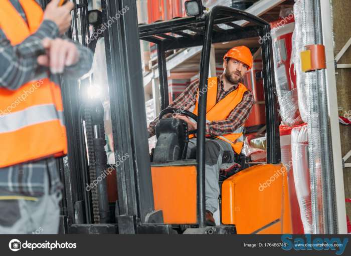 требуются разнорабочие грзучики карщик водитель погрузчика балканкар на склады., фотография 1