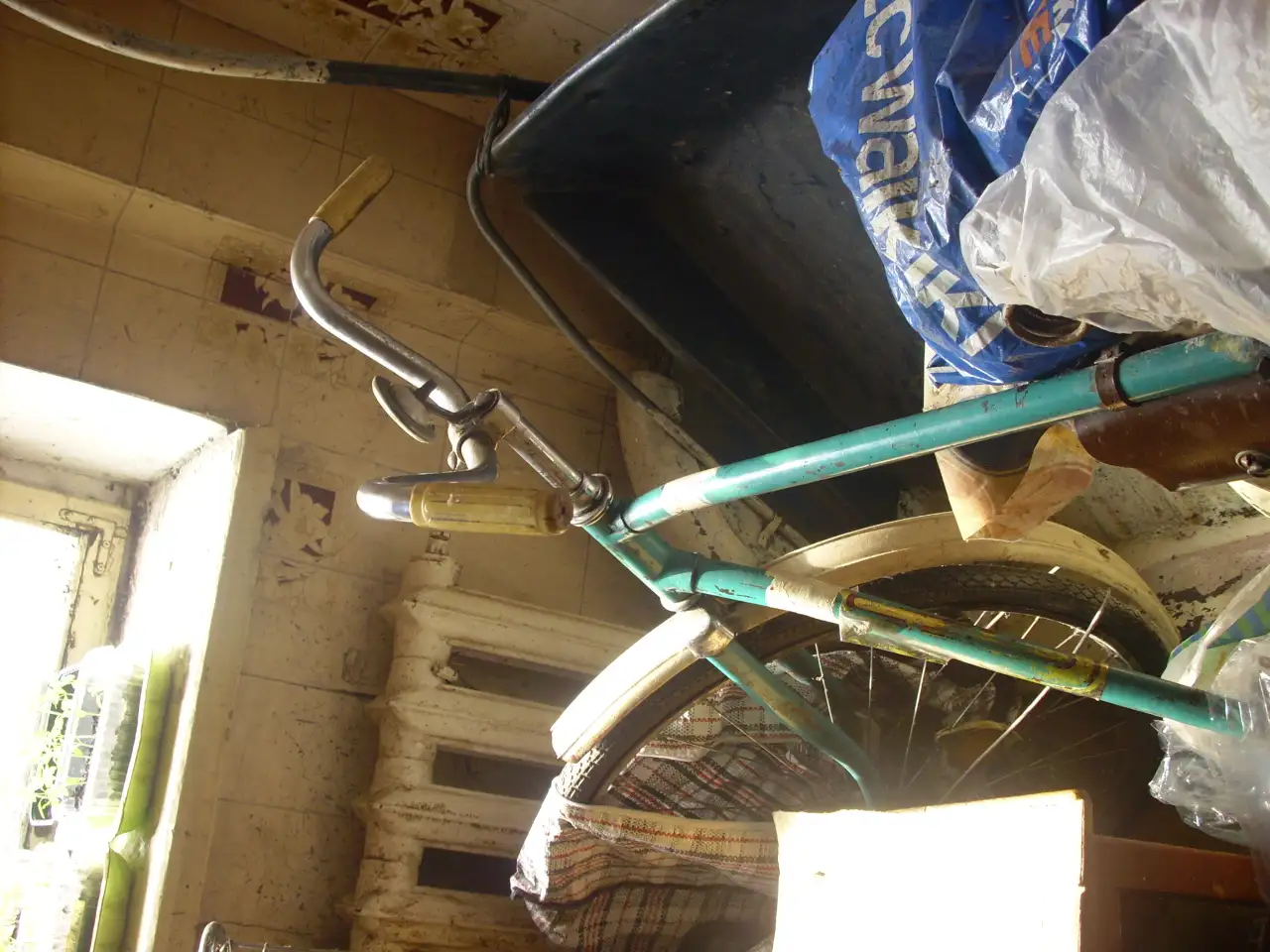 Продам стол мебельный, велосипедную тележку с велосипедом, фотография 7