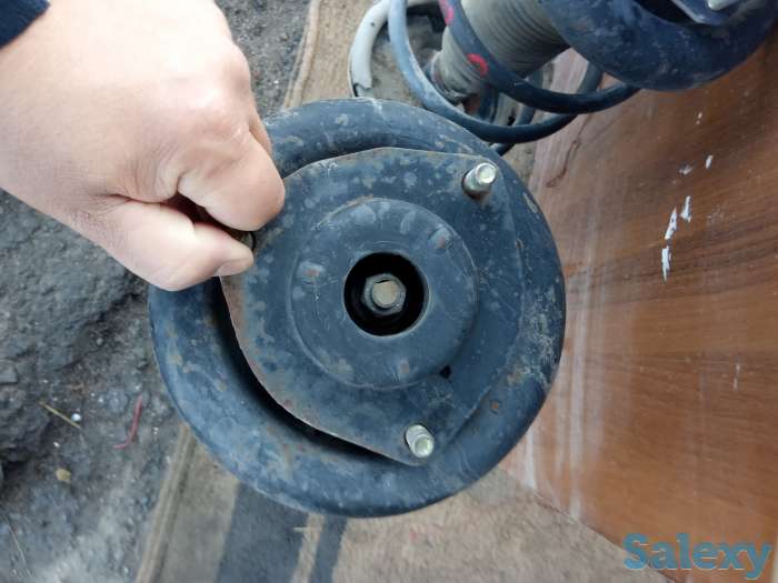 Стойки амортизаторов Ниссан Цефиро 32.б/у., фотография 3