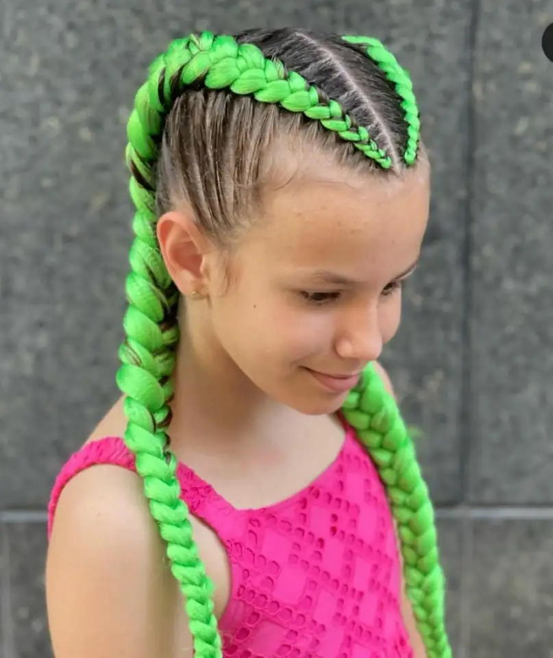 Маникюр, плетение волос, прически, фотография 11