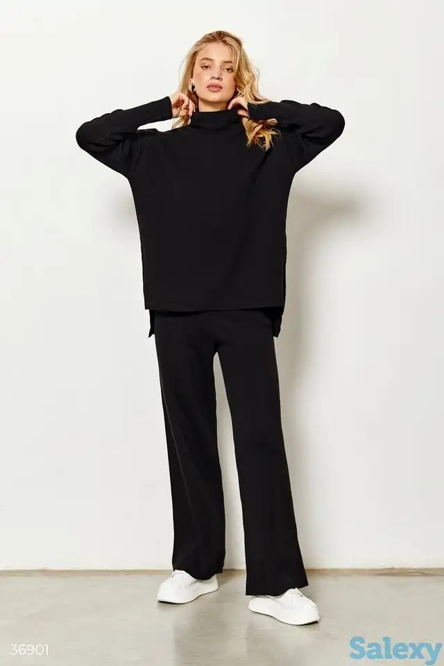 Черный брючный костюм из трикотажа, фотография 1