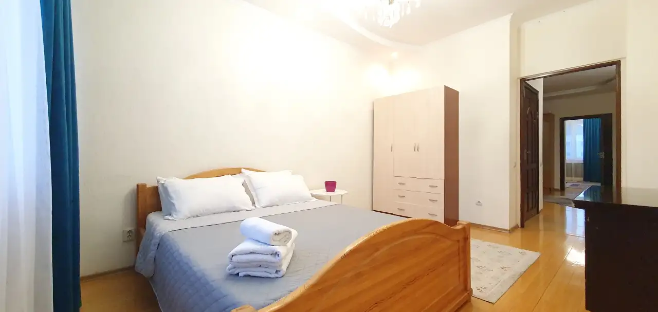 3- х комн с 4-мя кроватями и раскладным диваном с видом на Байтерек, фотография 4