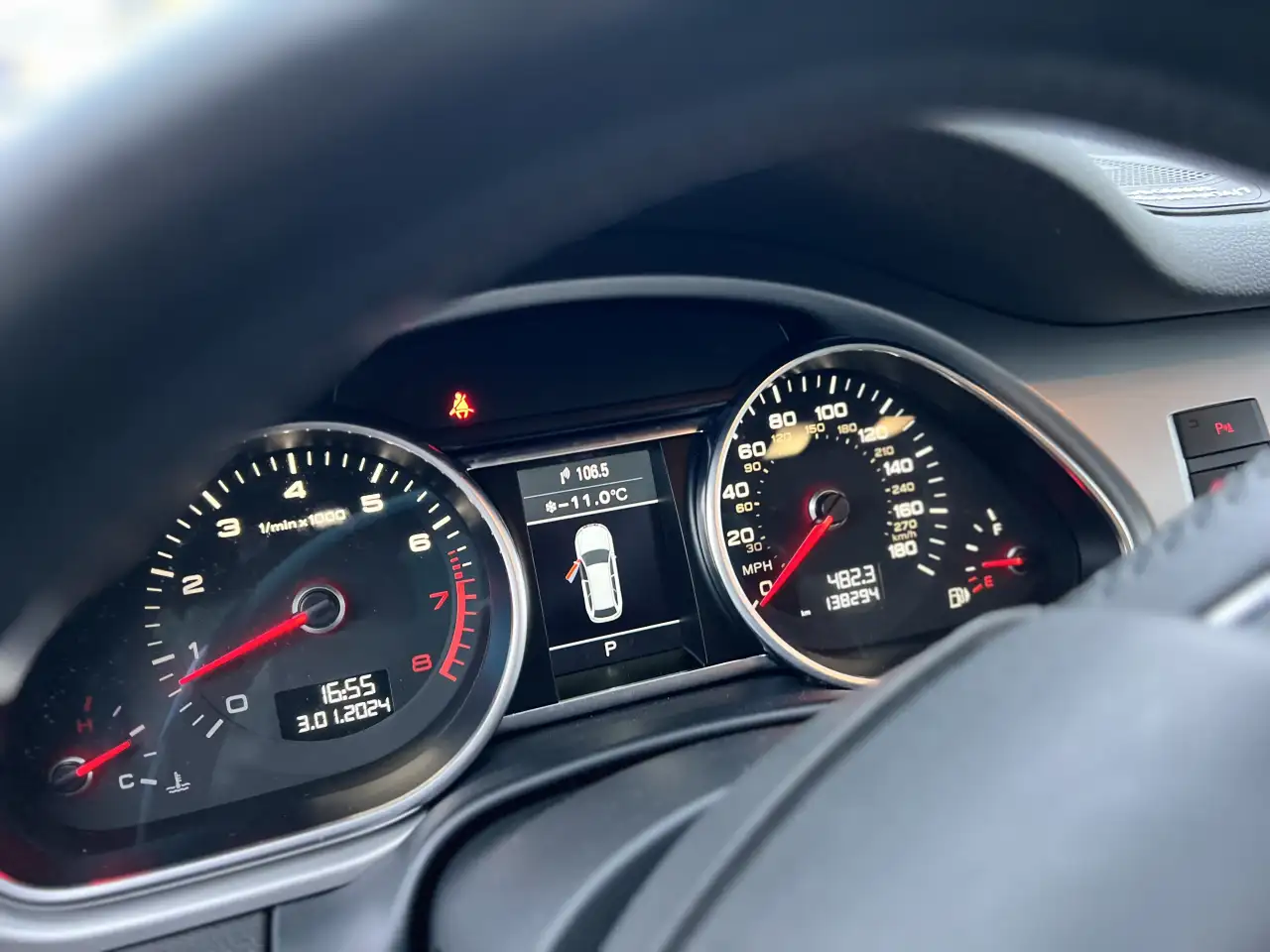 Черный монстр Audi Q7, фотография 1