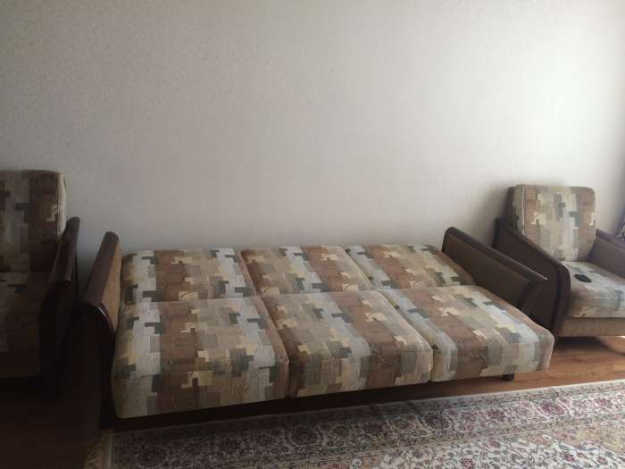 Срочно продам мягкий уголок( диван +2 кресла), фотография 1