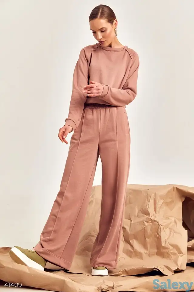 Бежевый костюм с широкими штанами, фотография 1