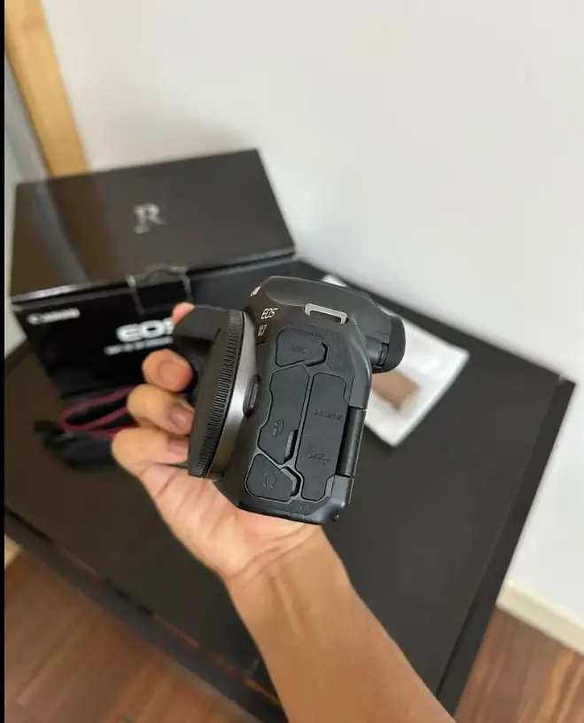 беззеркальная камера canon eos r7 body с оригинальной коробкой  аксессуары, фотография 2