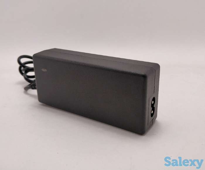 Продам блок питания 12В, 4А в пластиковом корпусе для камер видеонаблюдения и других устройств с разъемом питания 5.5x2., фотография 1