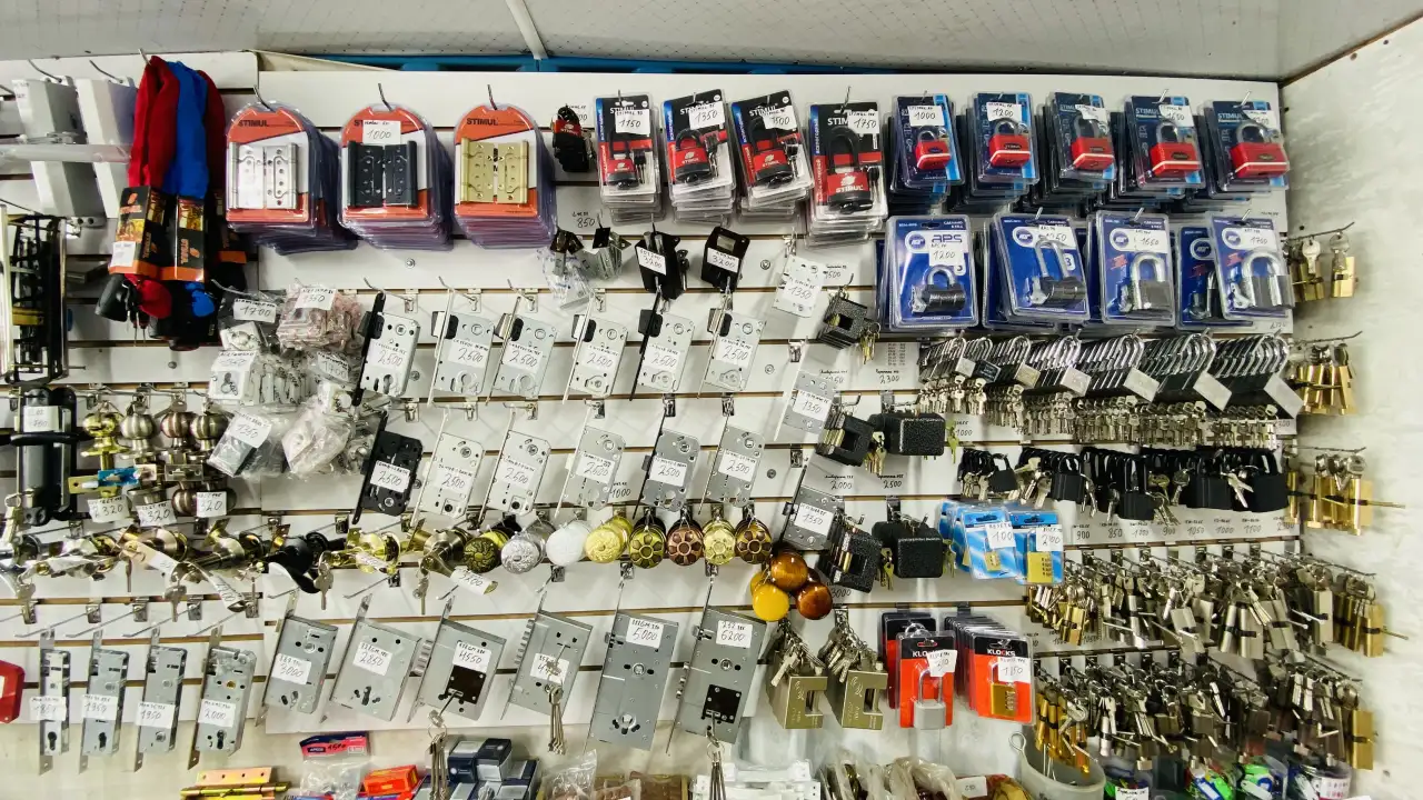 Дверные замки  Комплектующие для дверей и мебельная фурнитура, фотография 2