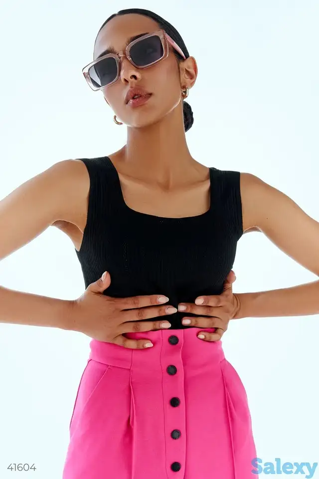 Черный топ в рубчик, фотография 1