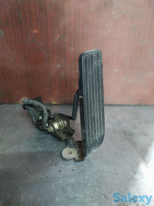 педаль газа Toyota, фотография 1