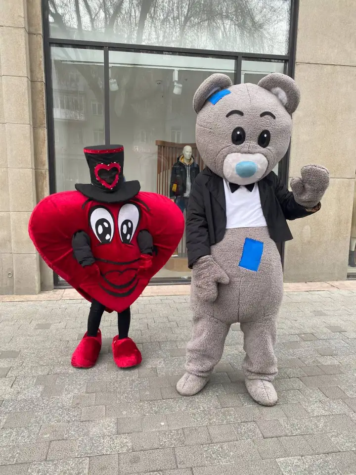 Тедди мишка  большая живая ростовая кукла приедет к вам и поздравить с замечательной датой. У вас выписка из роддома, фотография 1