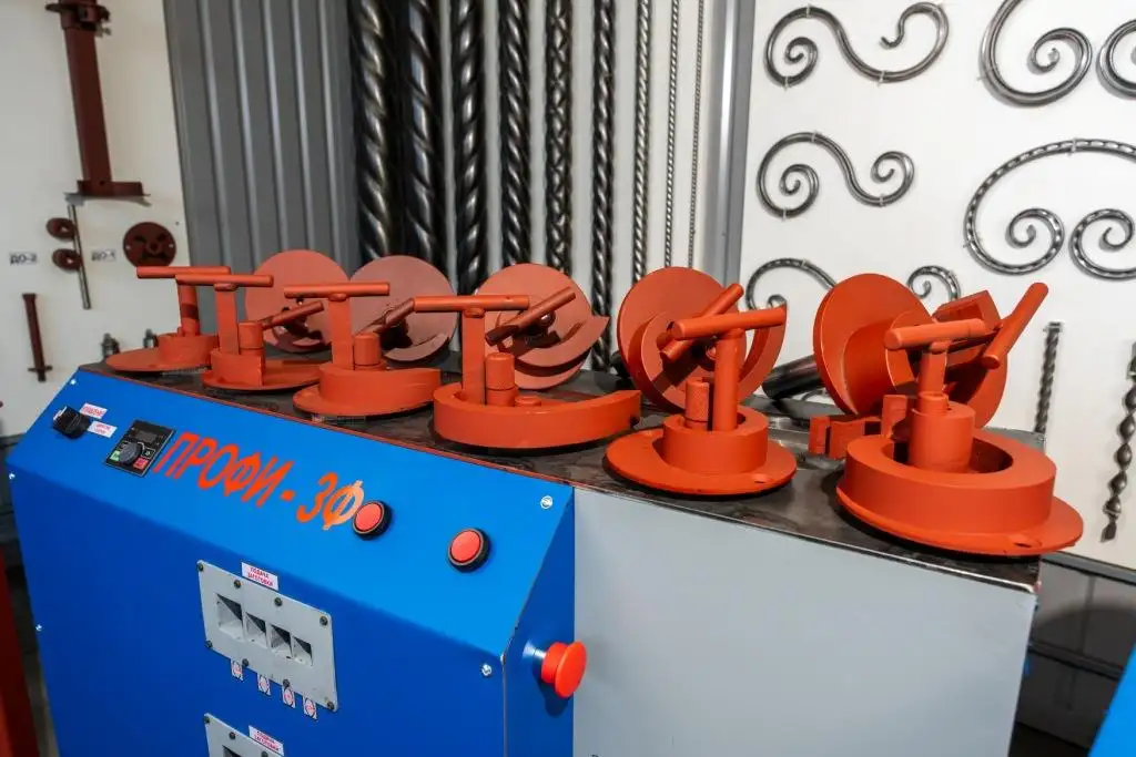 Кузнечно-гибочные станки ПРОФИ-3Ф, для художественной ковки и проката узора ромбовидная фактура на профильной трубе, фотография 2