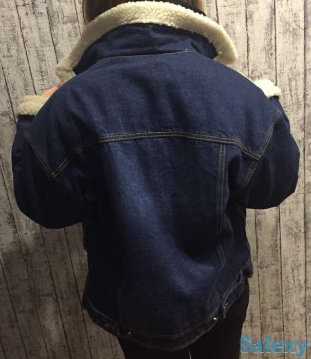 Джинсовая куртка с белым начесом, фотография 2