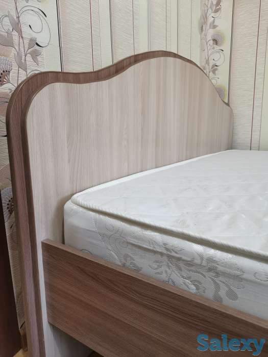 Продам 2-х спальную кровать с матрасом + комод, фотография 5