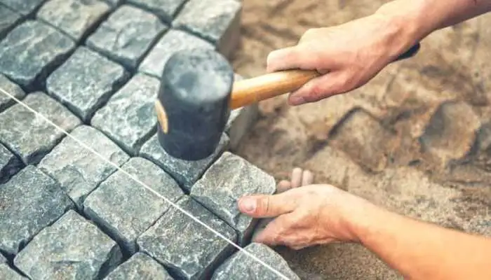 Укладка тротуарной плитки  Установка поребриков и бардюров  Преобразуем ваш двор в красоту и удобства.  Качественно и, фотография 7