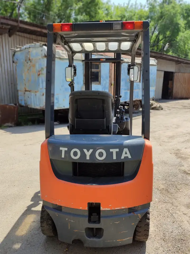 Вилочный погрузчик Toyota 8FG15 из Японии, фотография 8