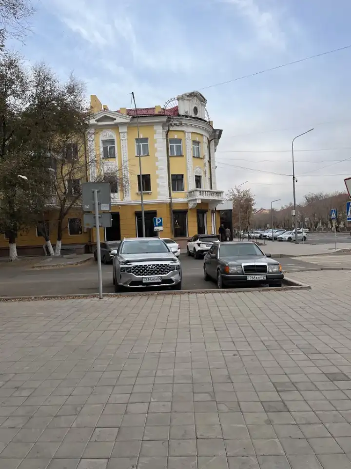 Престижная Сталинка в центре Караганды, 93 кв.м, фотография 1