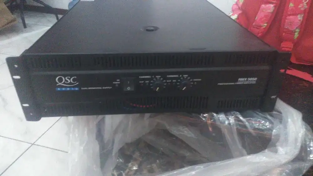 QSC RMX5050 профессиональный акустический усилитель мощности, фотография 1