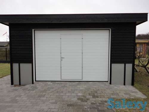 Гаражные секционные автоматические ворота со встроенной калиткой, фотография 1