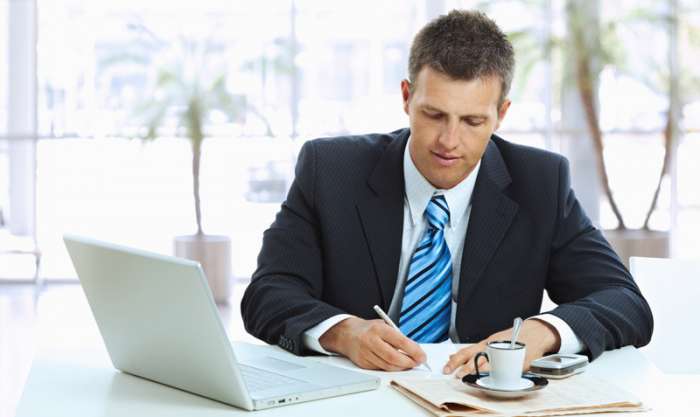 В торговую организацию требуется парень  с опытом консультанта, фотография 1