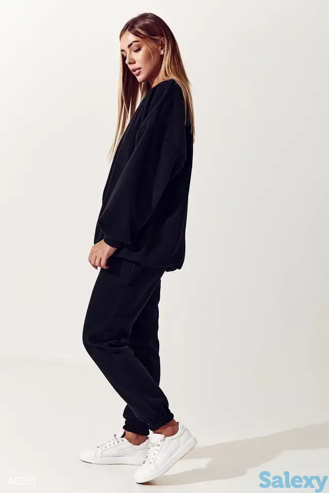 Костюм с удлиненным свитшотом, фотография 1