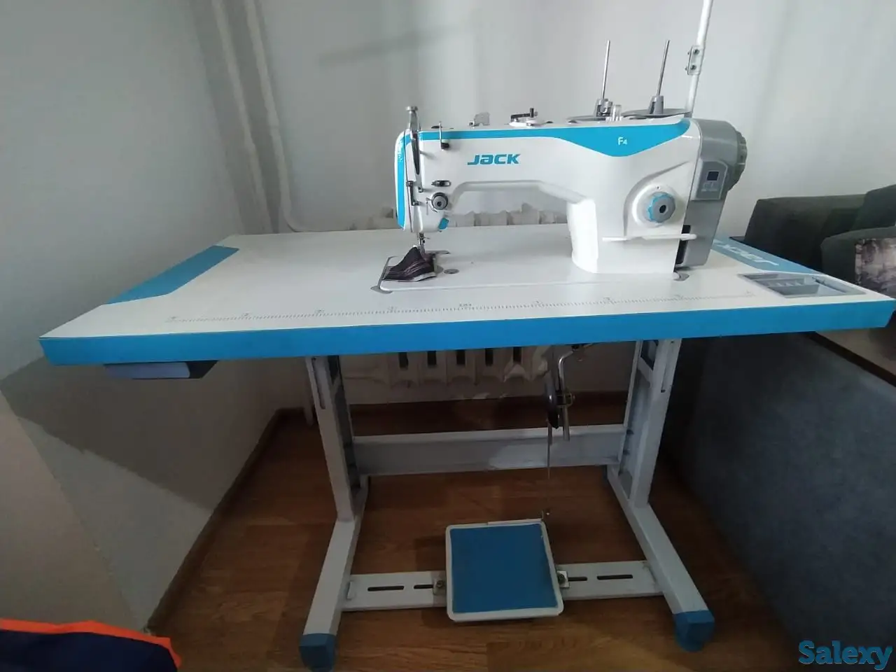 промышленная швейная машинка Jack F4, прямая строчка, в идеальном состоянии., фотография 1