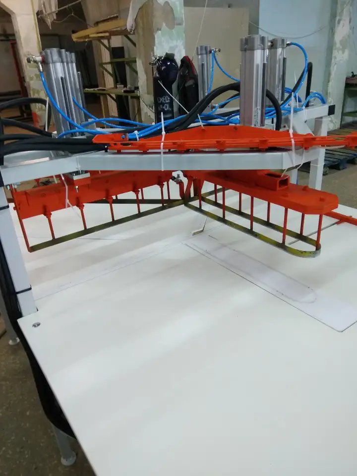 Полуавтоматический станок для производства биг-бегов, фотография 2