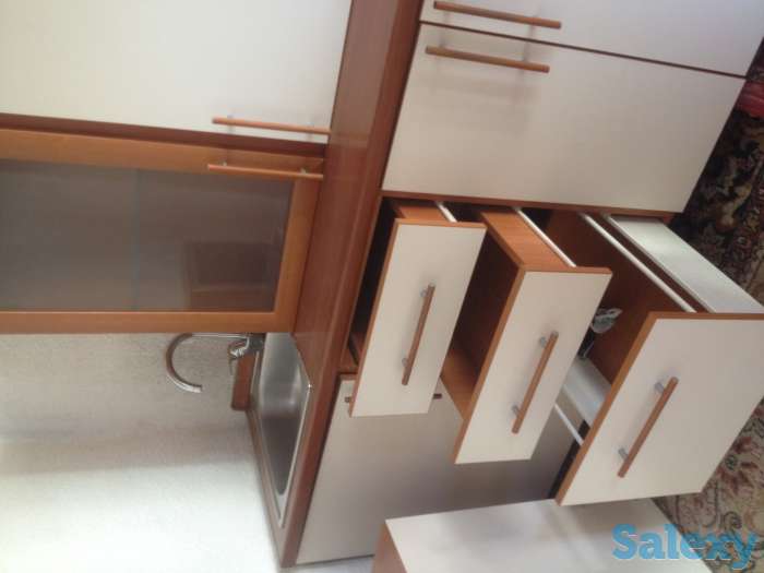 Кухонная мебель + телевизор, фотография 4