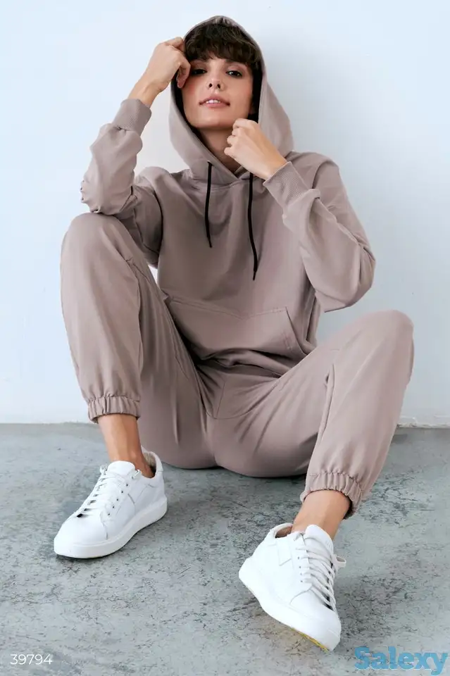 Стильный костюм с толстовкой, фотография 1