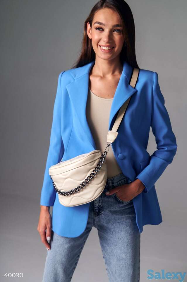 Бежевая сумка с декором, фотография 1