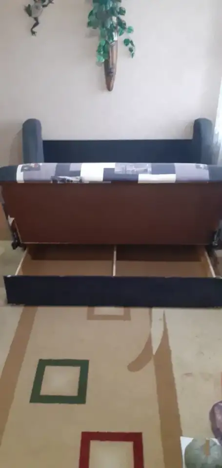 Диван в отличном состоянии двух спальный раздвижной. Покрывало по размеру прелагается вместе. Внизу два ящика., фотография 4