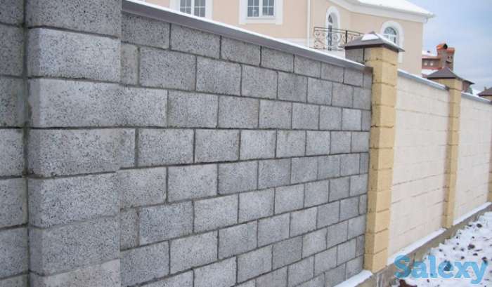 Строительство забора из блоков, фотография 1