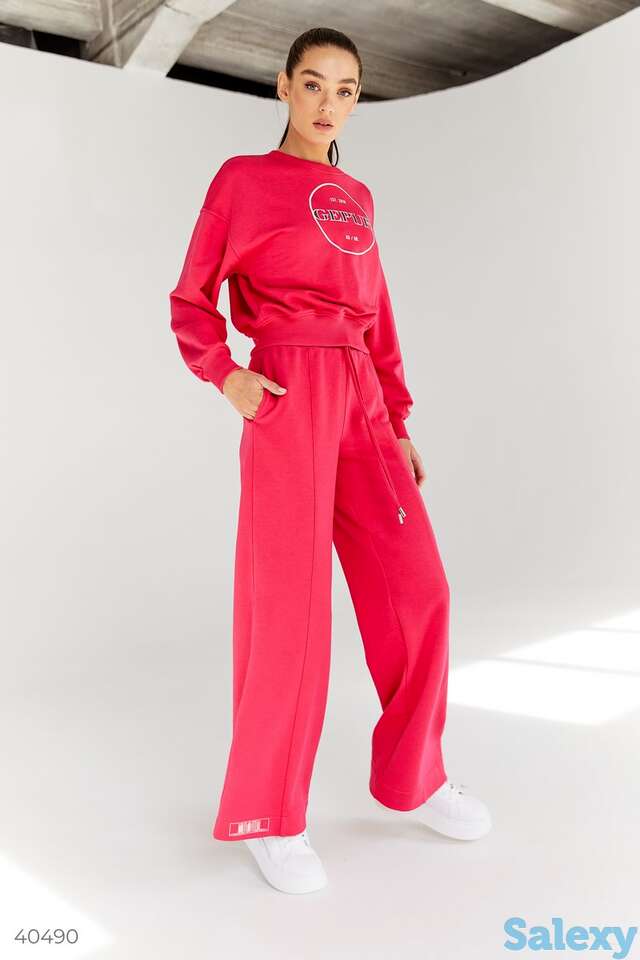 Малиновые широкие брюки, фотография 1