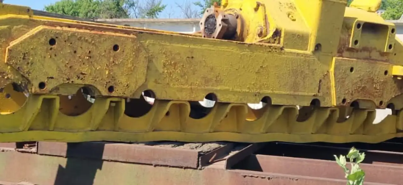 Продаются Тележки с натяжным механизмом правая и левая для Коматсу 355 Komatsu., фотография 1