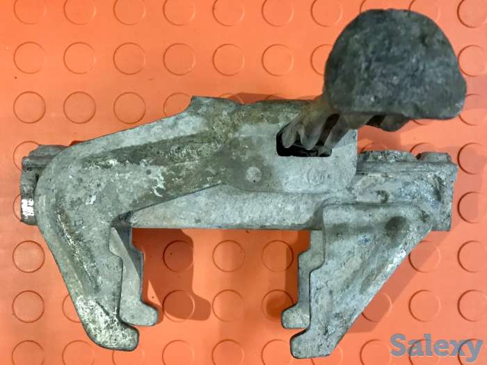 Универсальный замок для крупнощитовой опалубки пилосио, трио, крокодил, фотография 1