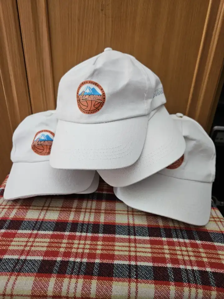 Новые Белые Бейсболки, фотография 1