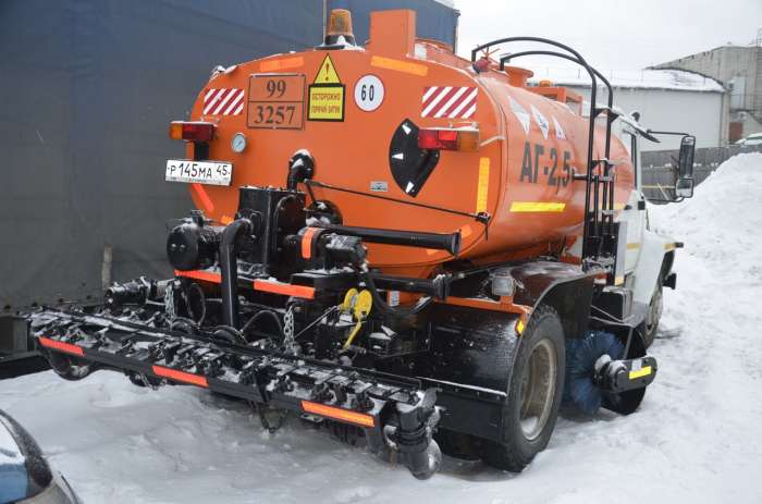 Автогудронатор АГ-2,5 с цистерной для дозаправки катков, фотография 5