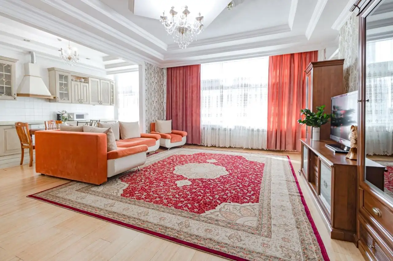 Апартаменты рядом с Байтереком, Кунаева 12/2, фотография 6