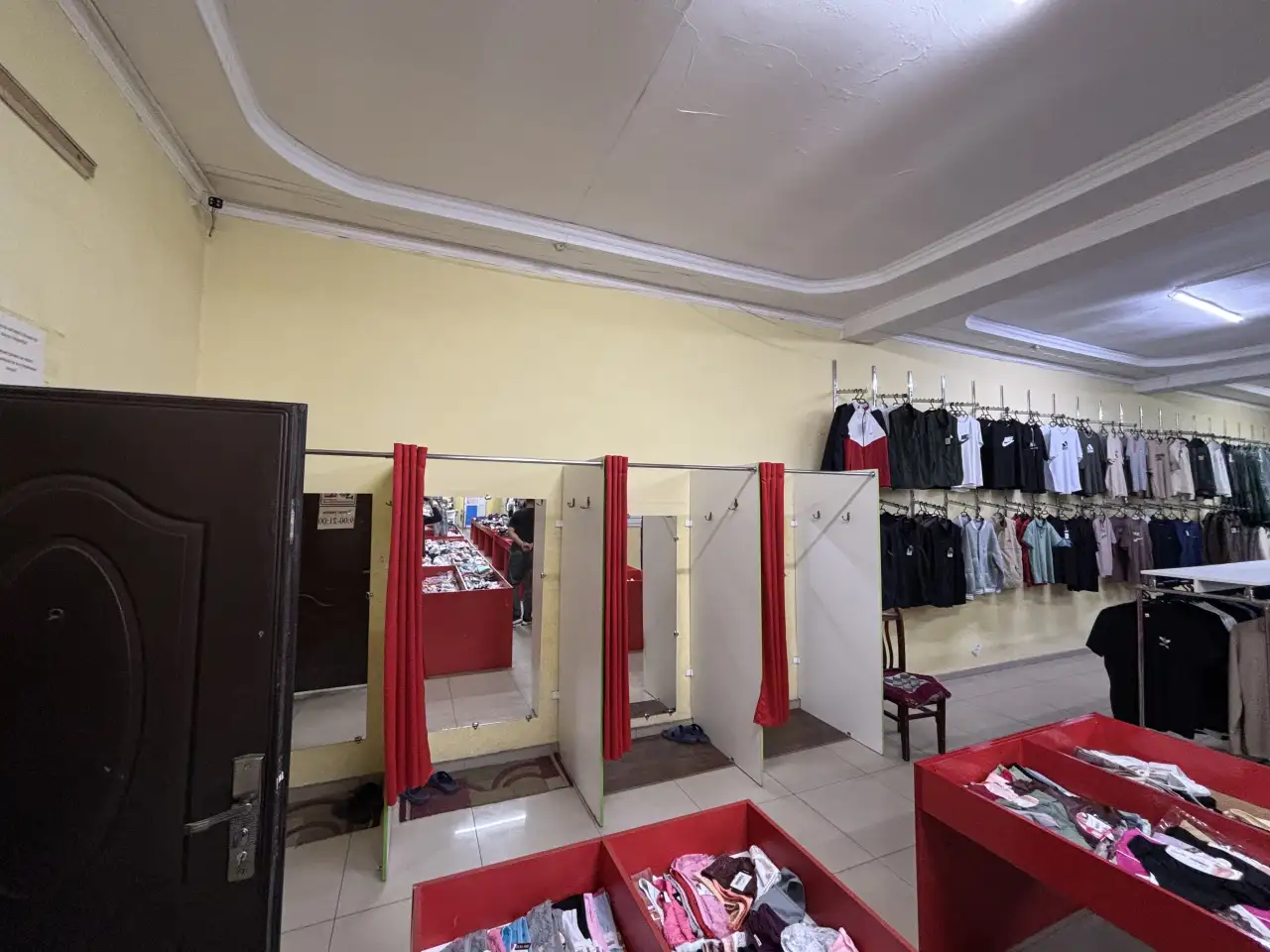 Сдается в аренду ресторан в центре Узынaгаша! 		Общая площадь: 1200 м 2 этажа по 600 м 		Участок: 21 сотка, первая, фотография 9