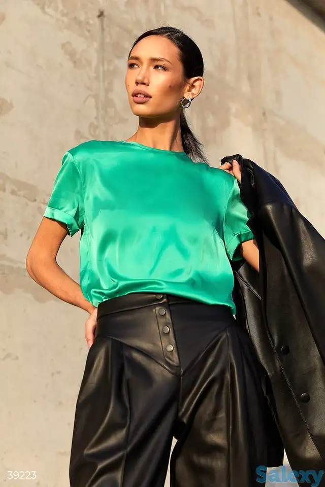 Зеленый топ из шелка, фотография 1