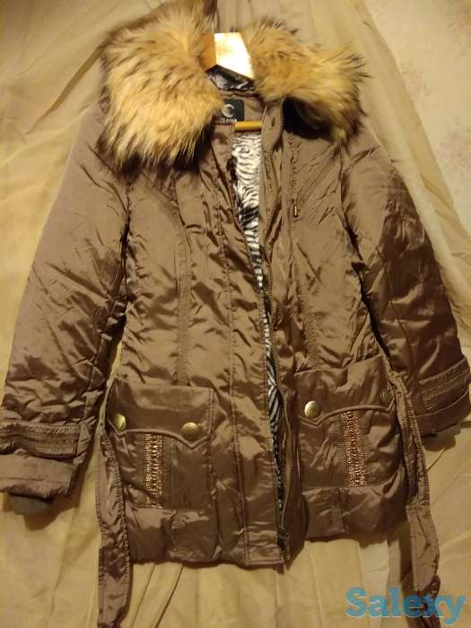 Легкий зимний пуховик с меховым воротником, фотография 1