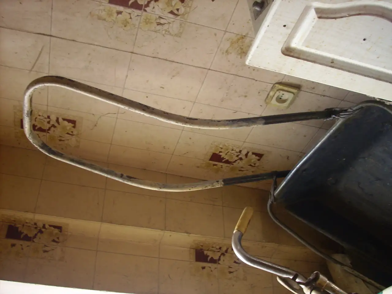 Продам стол мебельный, велосипедную тележку с велосипедом, фотография 5