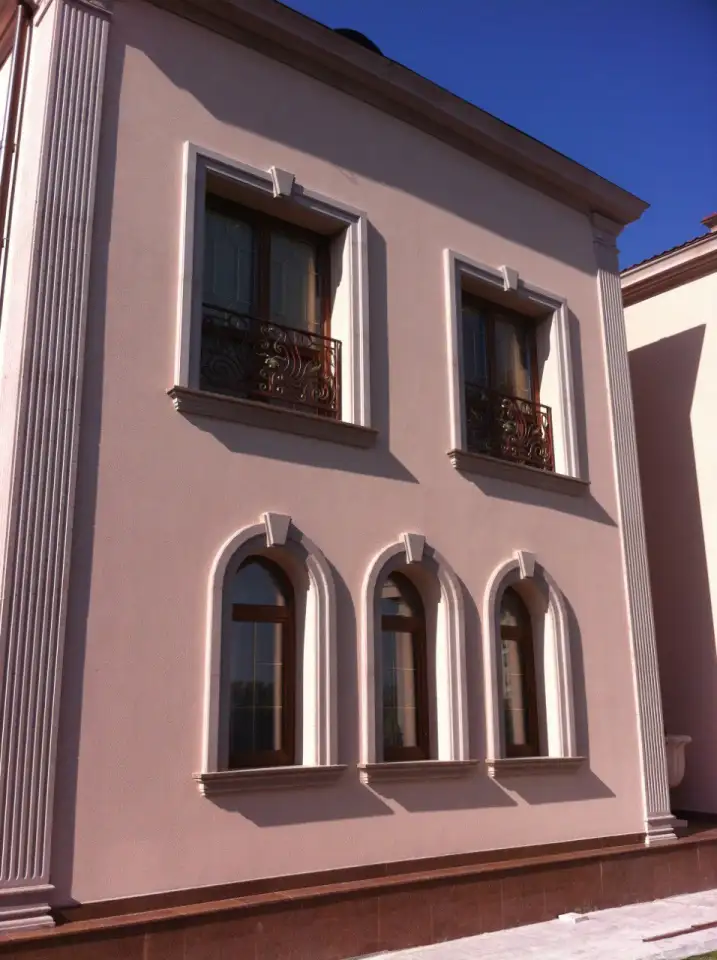 Травертиновое обрамление окон арки и прямые, изготавливаем и монтируем. Любая сложность., фотография 4